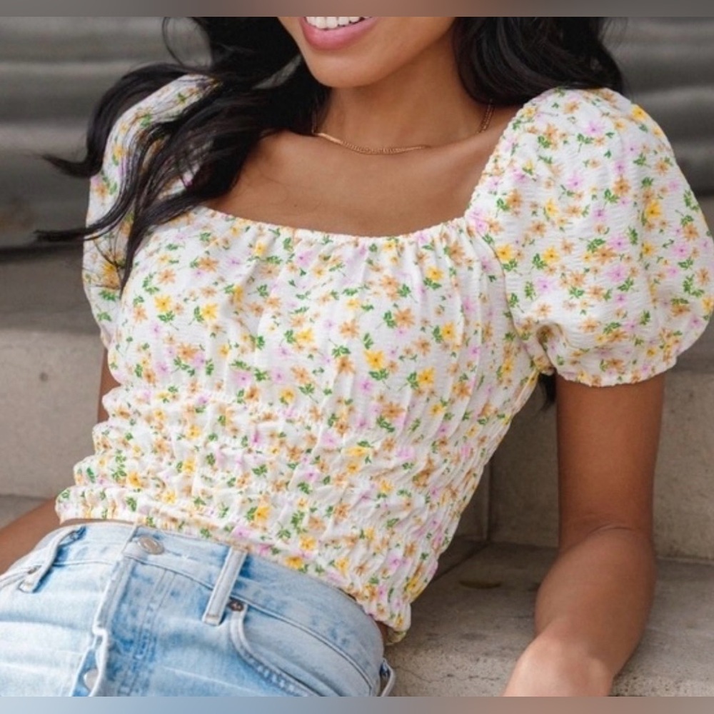 NWT Elodie Square Neck Floral Puff Sleeve Smocked Top in Yellow - Size S